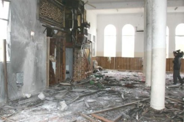 أحد مساجد السنة في محافظة البصرة لدى تفجيره في وقت سابق