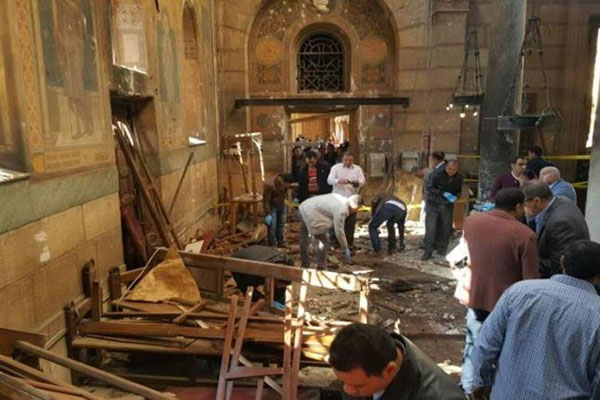 الكنيسة كما بدت من الداخل إثر التفجير