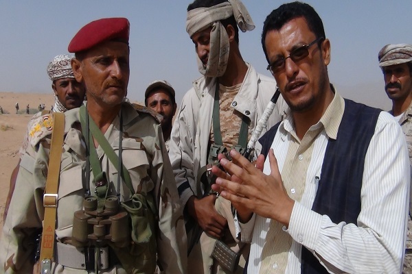 ​مراسل ايلاف في اليمن جمال شنيتر مع قائد الكتيبة الرابعة​