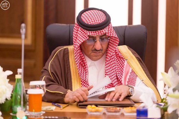 الأمير محمد بن نايف ولي العهد السعودي خلال اجتماع لجنة الحج
