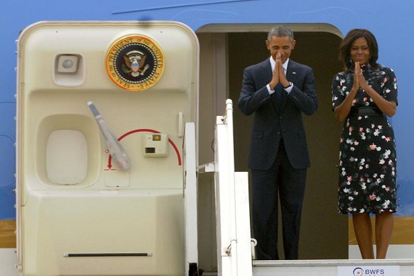 الرئيس الاميركي باراك اوباما وزوجته