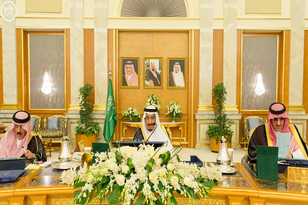 الملك سلمان خلال ترؤسه جلسة مجلس الوزراء 