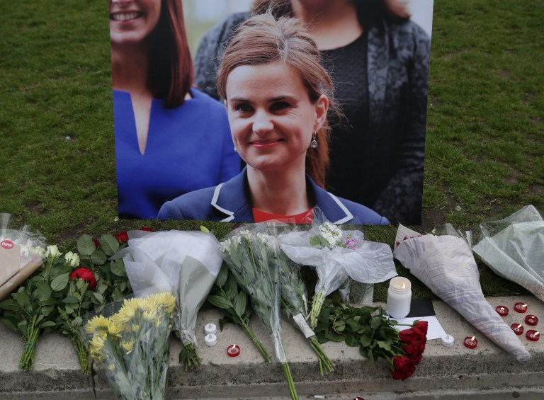 مقتل نائبة بريطانية مؤيدة للبقاء في اوروبا وحملة الاستفتاء تتحول مأساة