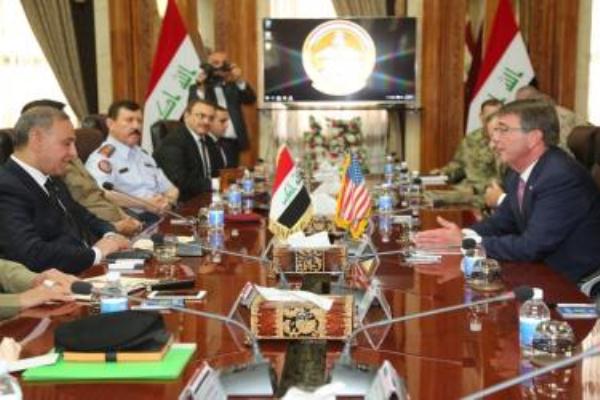 وزيرا الدفاع العراقي والاميركي خلال مباحثاتهما في بغداد