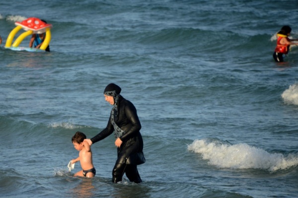 حظر لباس البحر الاسلامي أثار جدلًا واسعًا