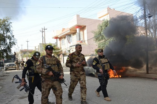 قوات عراقية بداخل احد احياء الموصل المحررة