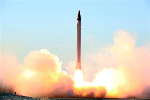 تجربة إيرانية لاختبار صاروخ بالستي