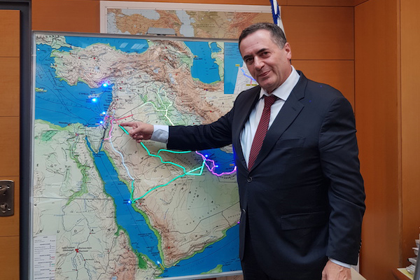 وزير الاستخبارات والمواصلات الاسرائيلي أثناء لقائه مع إيلاف