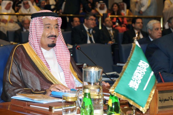 الملك سلمان يدعو القادة العرب للقاء ترامب في السعودية