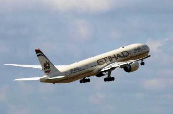 شركات الطيران الخليجية تعلّق رحلاتها من وإلى قطر
