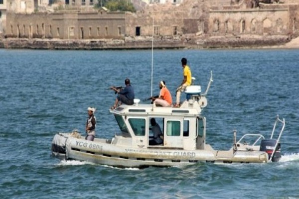  دورية لخفر السواحل اليمنيين قبالة عدن