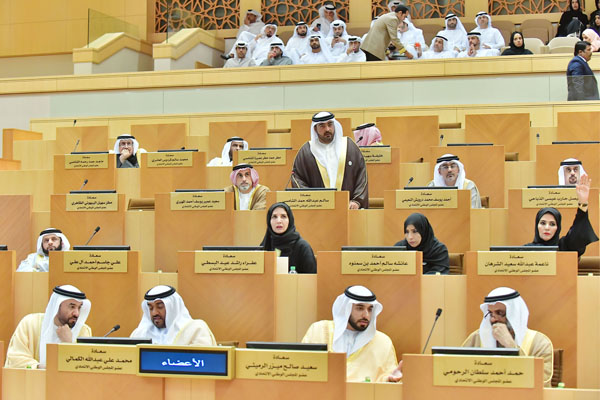 البرلمان الإماراتي يطالب بتعديل رواتب المتقاعدين العسكريين