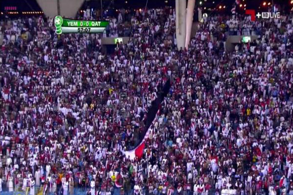 حضور جماهيري يمني لمؤازرة منتخب بلادهم أمام قطر