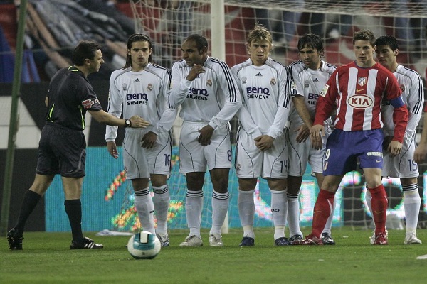فرناندو توريس، في مباراته الأخيرة ضد ريال مدريد مع القميص الأحمر والأبيض.