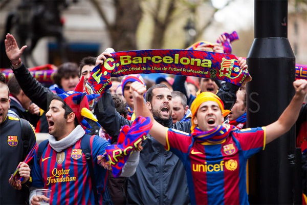 جماهير برشلونة تخشى من موسم أبيض جديد في ظل تلكؤ إدارة بارتوميو