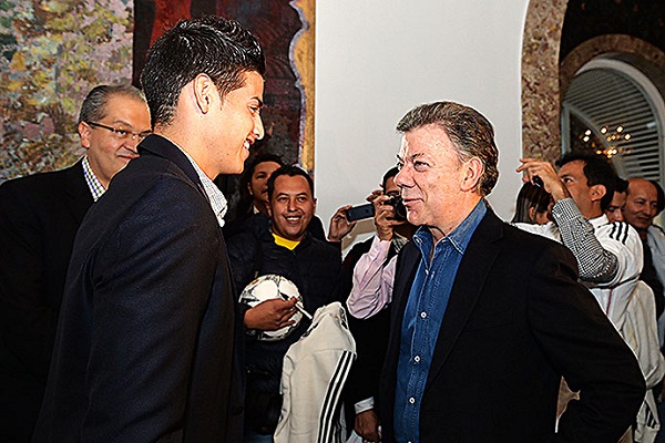 الرئيس الكولومبي خوان مانويل سانتوس مع رودريغيز