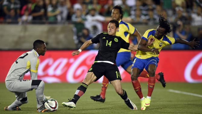 تشيتشاريتو أحرز هدف الفوز للمكسيك في مرمى الإكوادور