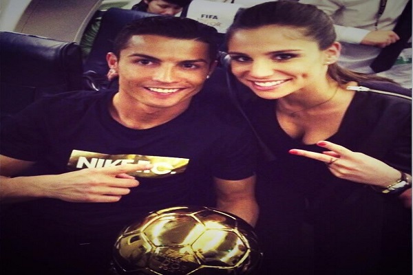 صورة لفيالون مع رونالدو بعد تتويج الاخير بجائزة الكرة الذهبية لعام 2014