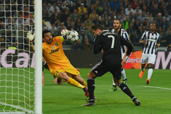 كريستيانو رونالدو يسجل برأسه هدفاً في مرمى يوفنتوس الإيطالي
