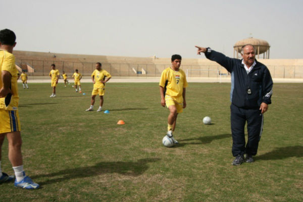 مدرب المنتخب العراقي أكرم سلمان