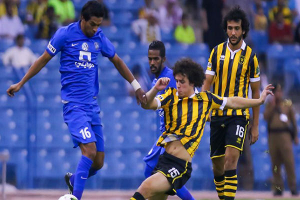 من إحدى مباريات الدوري السعودي بين الهلال والاتحاد