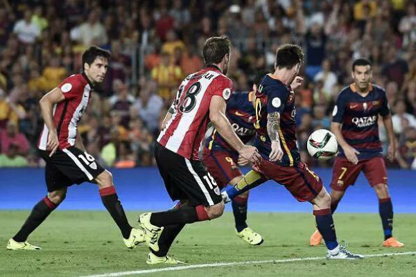 ميسي أحرز الهدف الأول لبرشلونة قبل دقائق من نهاية الشوط الاول