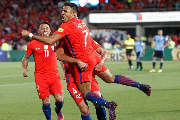 سانشيز يبدع في فوز تشيلي على الأوروغواي