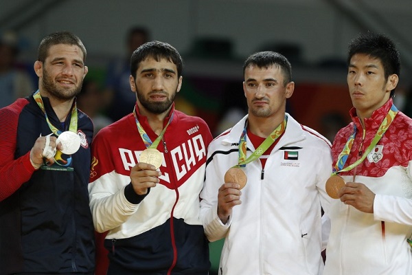 الإمارات تمنح العرب أول ميدالية 