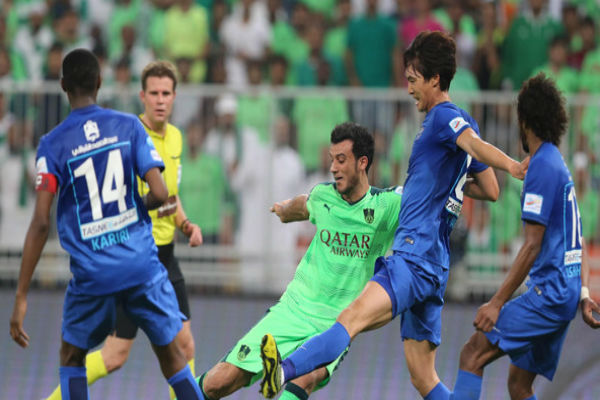 مباراة سابقة بين الهلال والأهلي