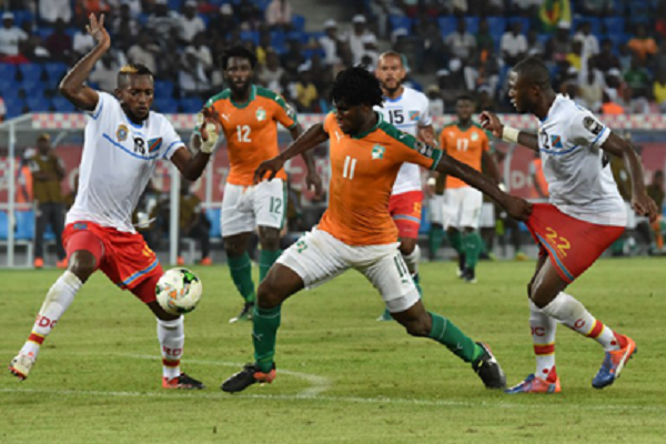 تجد ساحل العاج نفسها في وضع حرج عندما تلتقي المغرب الثلاثاء في اللقاء الاخير من الدور الاول للمجموعة الثالثة من كأس الامم الافريقية في كرة القدم، والذي يضع حامل اللقب العاجي وجها لوجه مع مدربه السابق الفرنسي هيرفيه رينار.