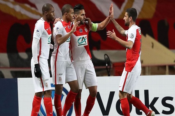 موناكو لتثبيت موقعه في صدارة الدوري الفرنسي