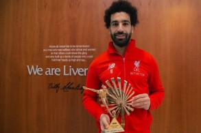 محمد صلاح يحتفظ بجائزة