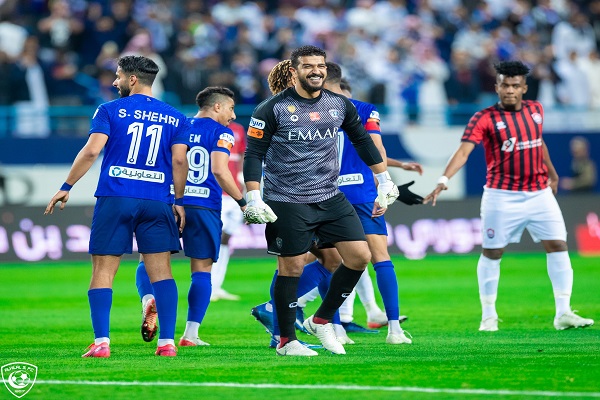 الحارس عبدالله المعيوف يقود الهلال لتجاوز عقبة الرائد