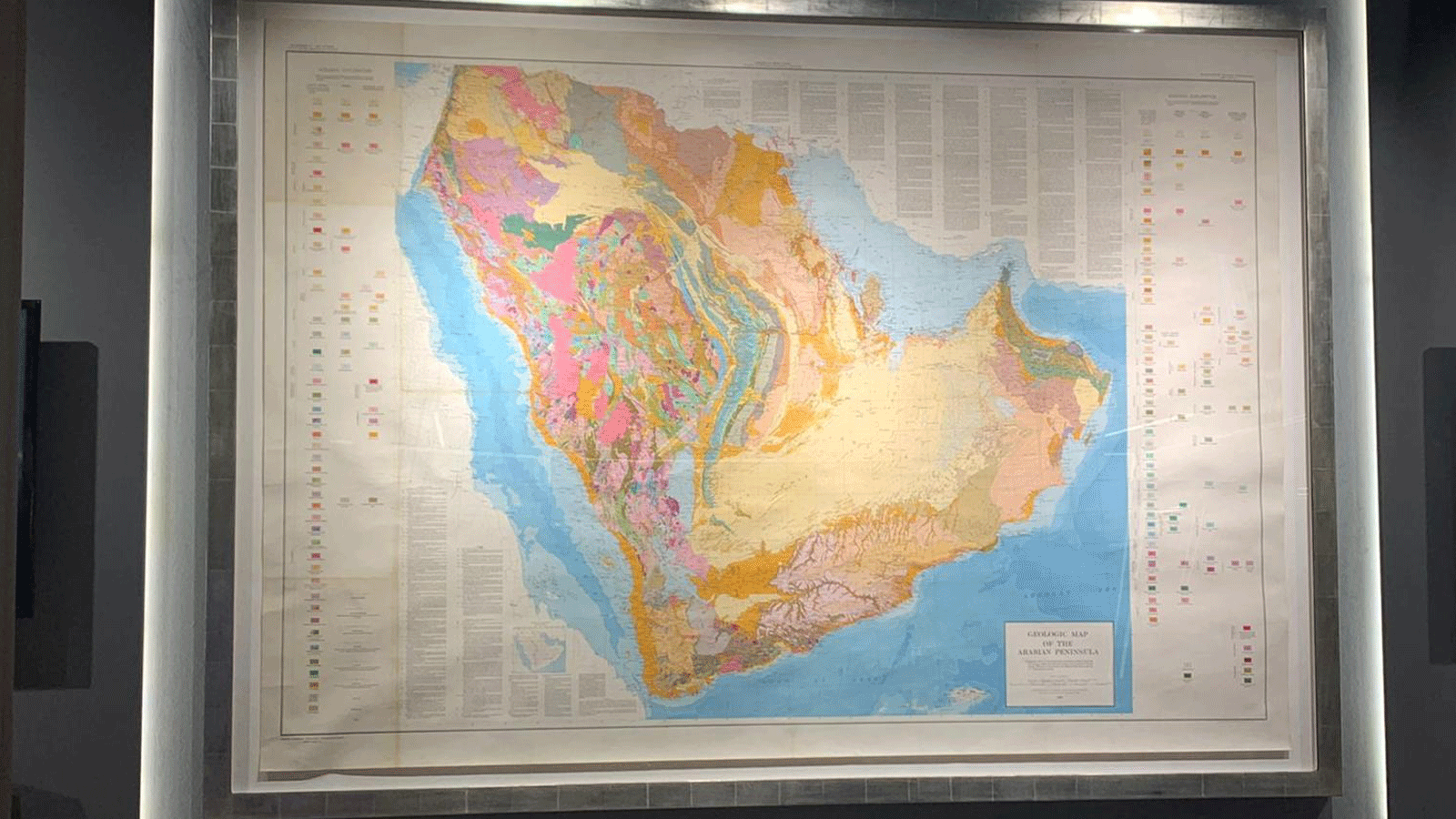السعودية نيوز |  بـ 60 ألف دولار.. خريطة جيولوجية تجذب أنظار زوار معرض الرياض للكتاب 
