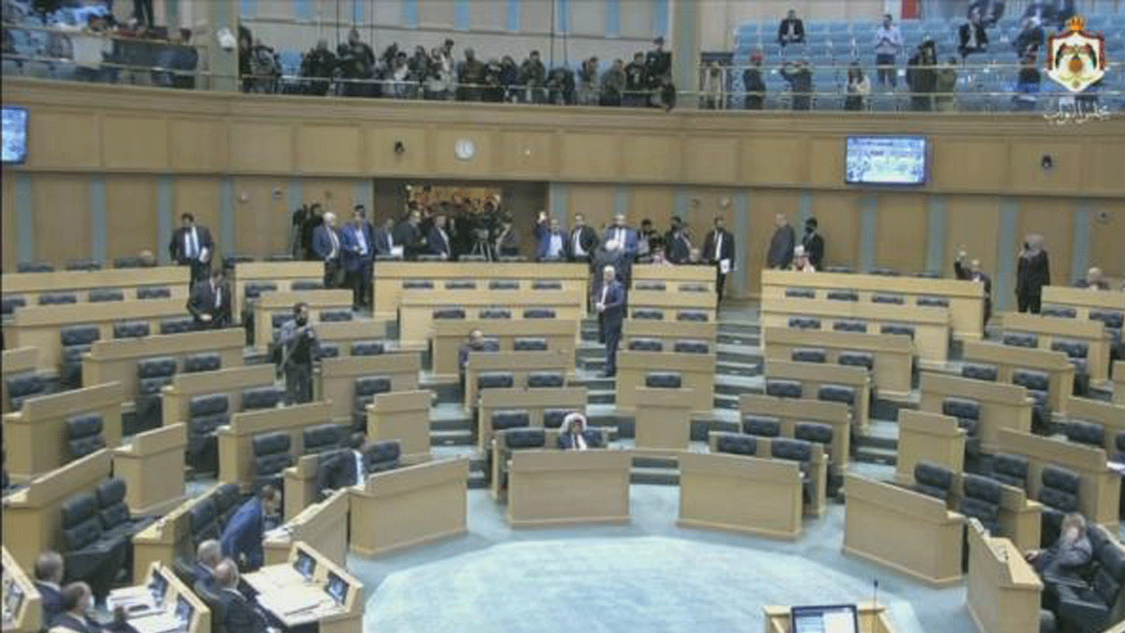 قاعة مجلس النواب الاردني شبه خاليه بعد رفع الجلسة 