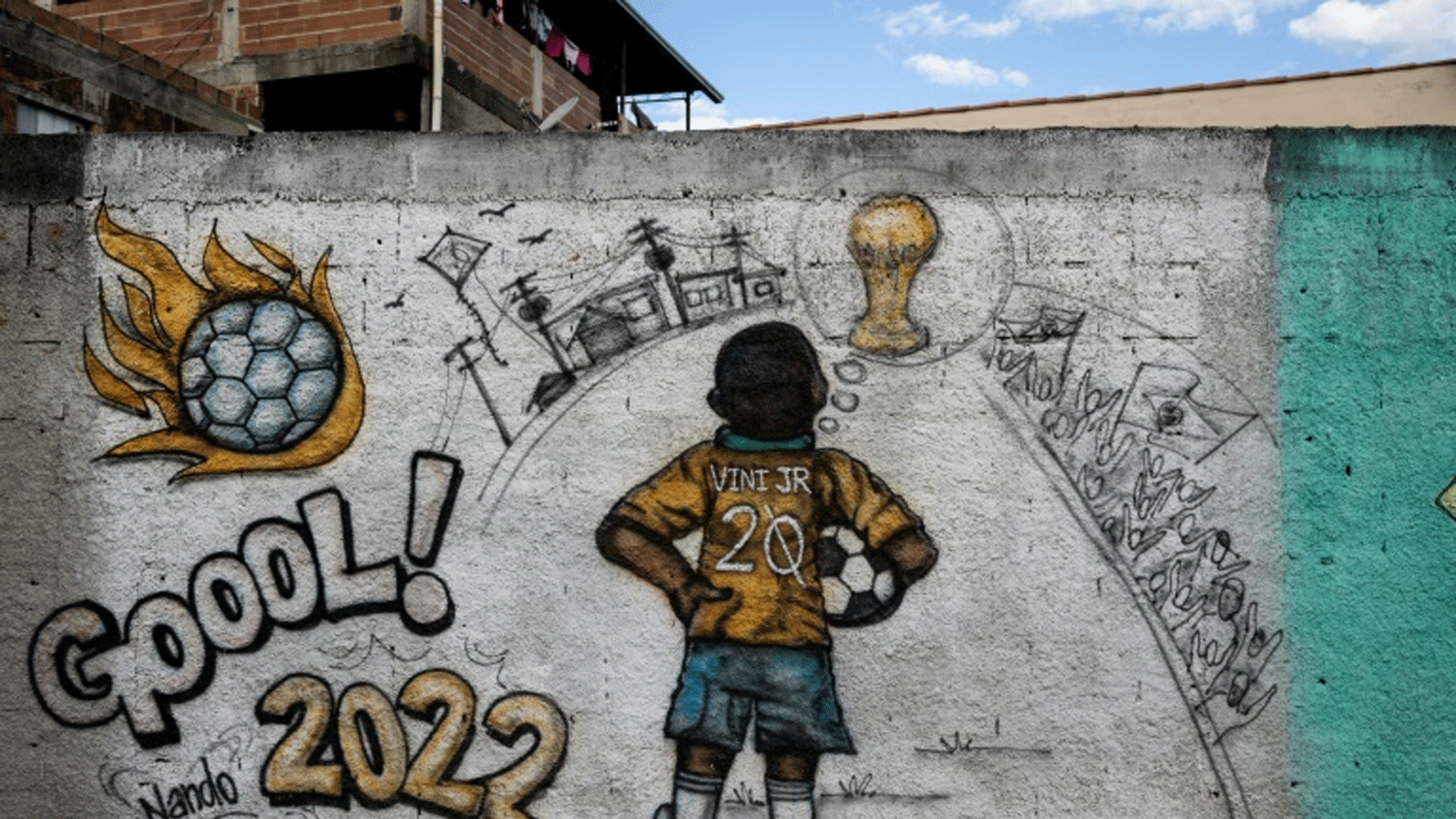 صورة جدارية للمهاجم البرازيلي فينيسيوس جونيور بالقرب من منزل عائلته في مدينة ساو غونسالو في ريو دي جانيرو في 23 أيار/مايو 2023.