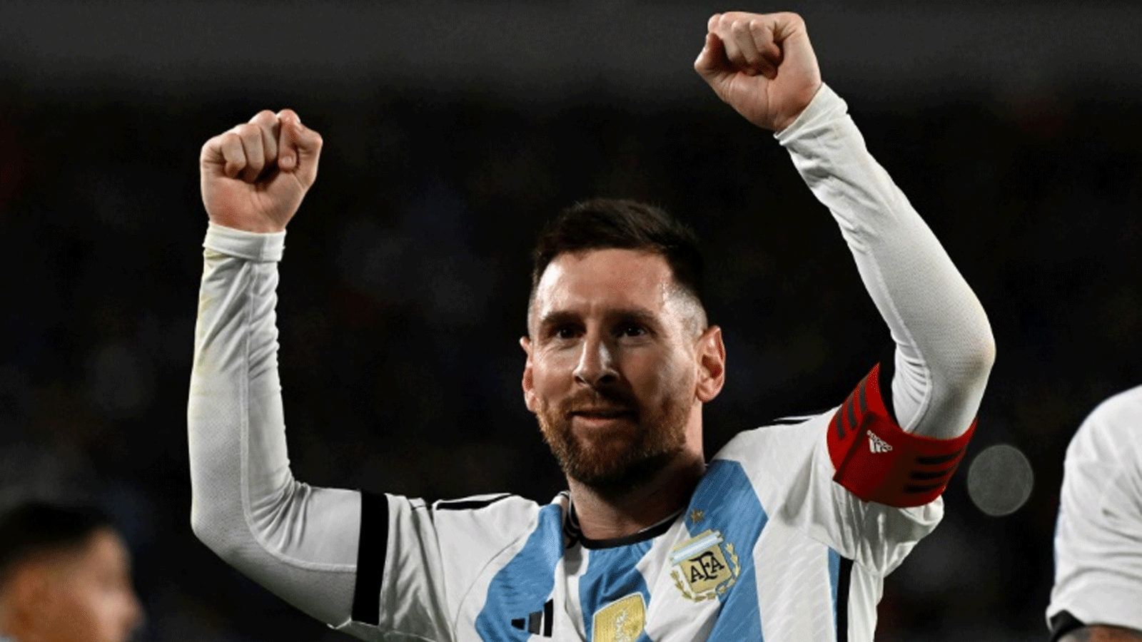 ليونيل ميسي يحتفل بتسجيله هدف الفوز للأرجنتين على الإكوادور 1-0 في المباراة الافتتاحية بتصفيات كأس العالم 2026 في بوينوس أيريس في 8 أيلول/سبتمبر 2023