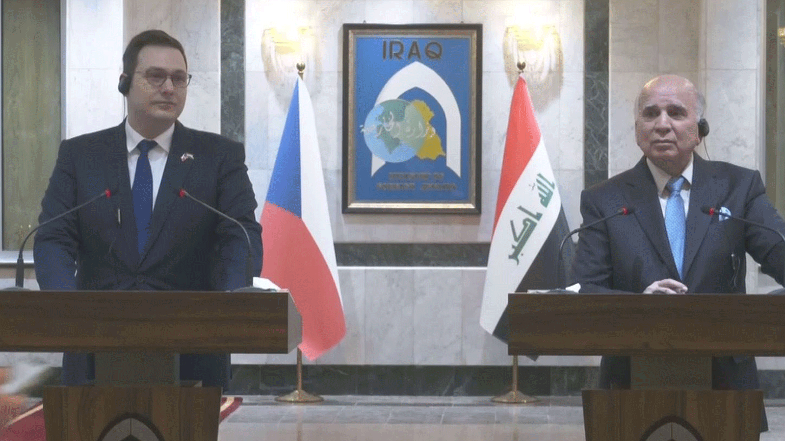 وزيرا خارجية العراق فؤاد حسين وتشيكيا يان ليبافسكي خلال مؤتمرهما الصحافي المشترك الخميس 25 ايار\مايو 2023 (رسمس) 