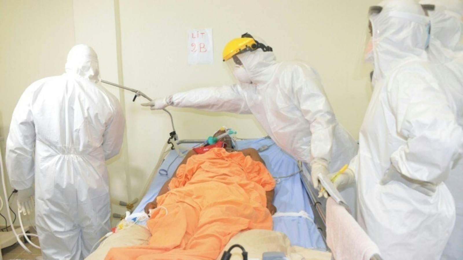 مخاطر العدوى: يحتاج العاملون في الرعاية الذين يعالجون مرضى ماربورغ أو الإيبولا إلى حماية الجسم بالكامل
