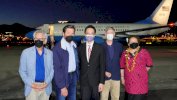 Reuters نشرت وزارة الخارجية التايوانية صورة على تويتر لأعضاء المجموعة الذين تم استقبالهم في مطار تايبيه