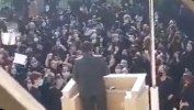 مظاهرات إيران.. احتجاج تلميذات على مسؤول في قوات الباسيج