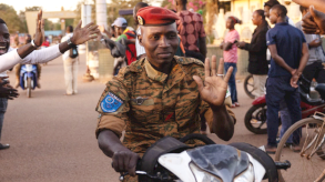 انقلاب بوركينا فاسو: لماذا استولى الجنود على السلطة وأطاحوا بالرئيس روش كابوري؟