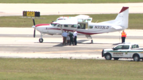 راكب يهبط بطائرة ركاب خاصة بسلام في فلوريدا بعد إصابة قائدها