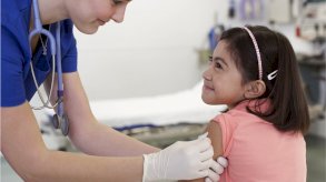 مئات حالات شلل أطفال غير مشخصة.. وطبيبة أميركية تحذر