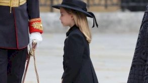 كيف سبقت الأميرة شارلوت أخاها الأصغر في ترتيب ولاية العرش البريطاني؟