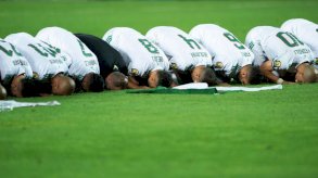 كأس العالم 2022: لماذا يقال إن كرة القدم ديانة في عيون جماهيرها؟