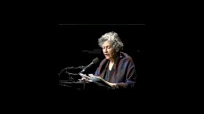 الشاعرة الأميركية دنيس لفرتوف