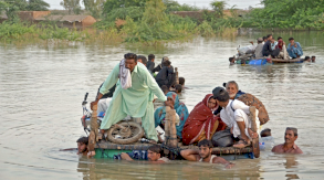 الفيضانات ستدفع نحو تسعة ملايين باكستاني الى براثن الفقر