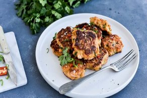 طبق كيك سمك السلمون