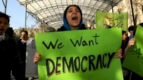 هل تدمّر الديمقراطية إمبراطورية إيران الفارسية؟